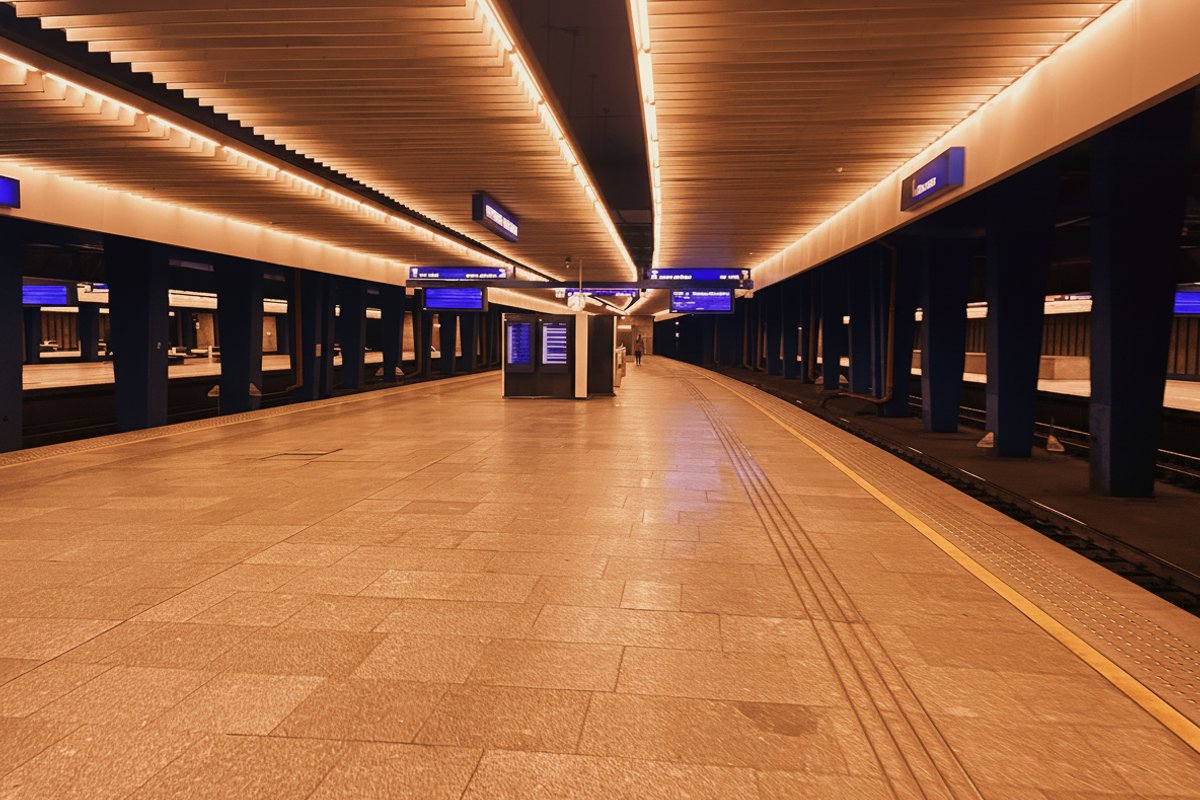 Warszawa Centralna intercity station